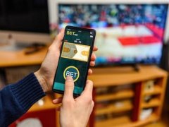 足球「三中卫体系」：为什么越来越多球队采用三后卫？